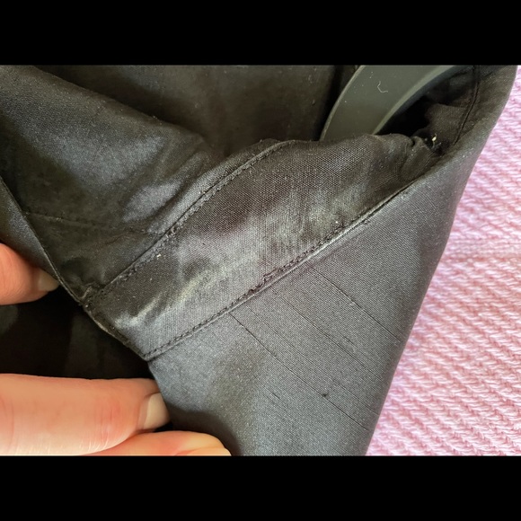 Silk Blouse. A little wear shown on collar - Picture 4 of 4